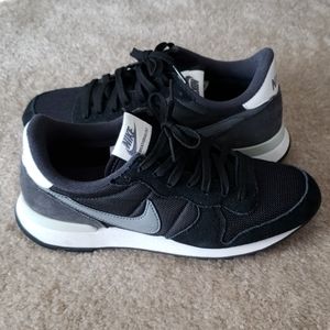Nike internationalist